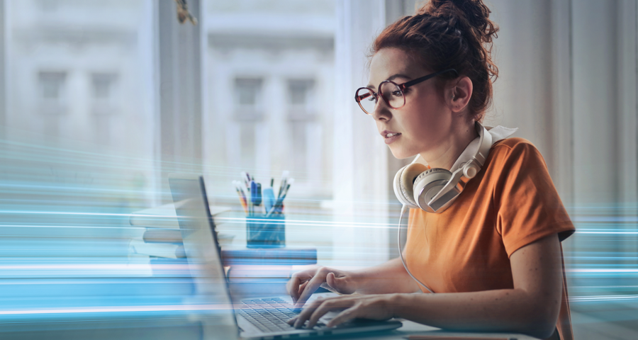 Schulstart nach der Sommerpause: Richtig ausgestattet auch zu Hause lernen Schulstart nach der Sommerpause: Richtig ausgestattet auch zu Hause lernen